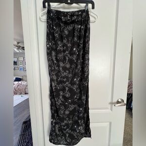 Forever 21. Black and white floral maxi skirt